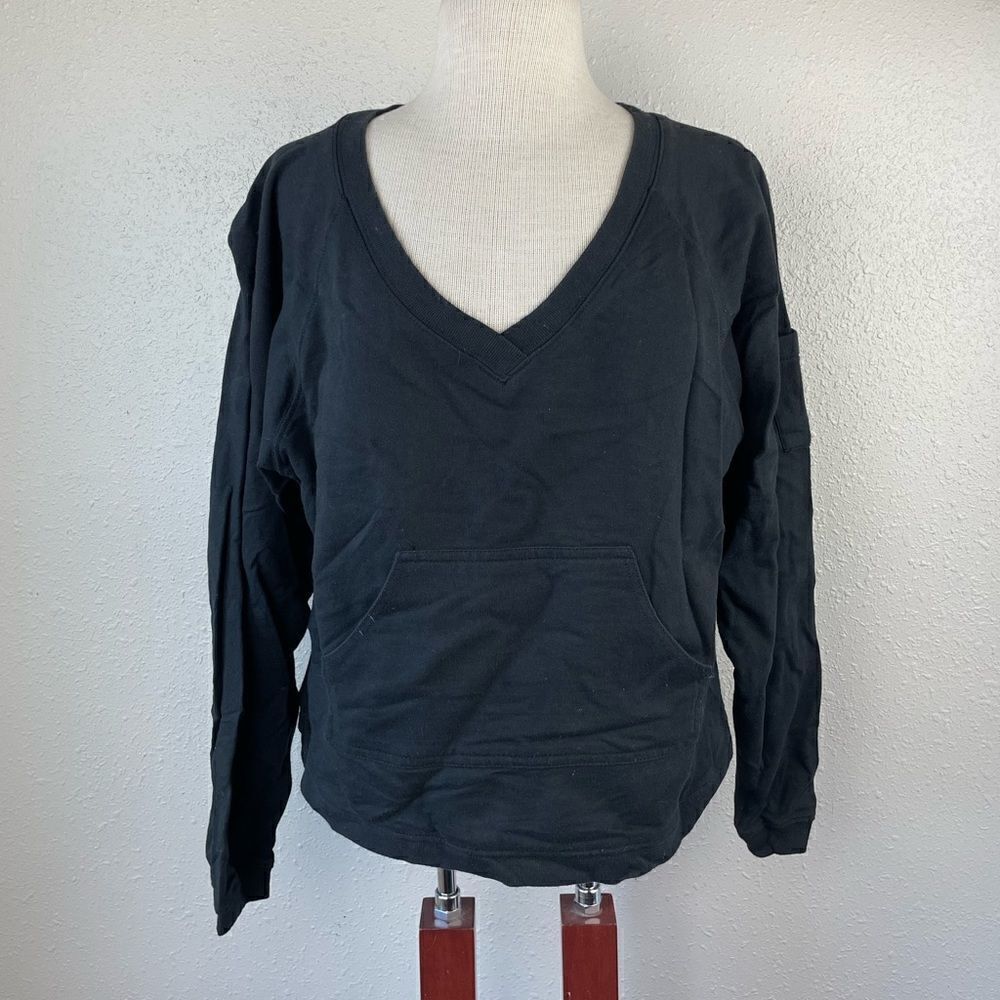 Kathryn V-Neck Top Size M EUC
